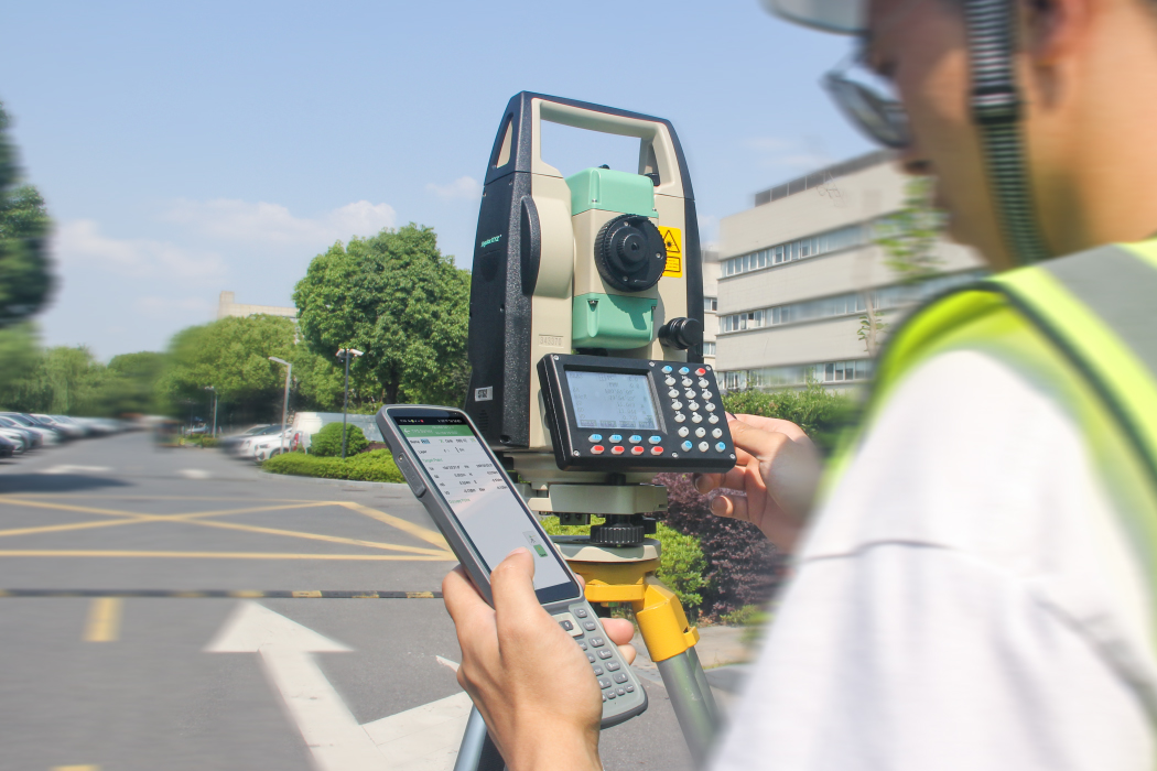 STS2 Total Station con connessione Bluetooth e integrazione SingularPad