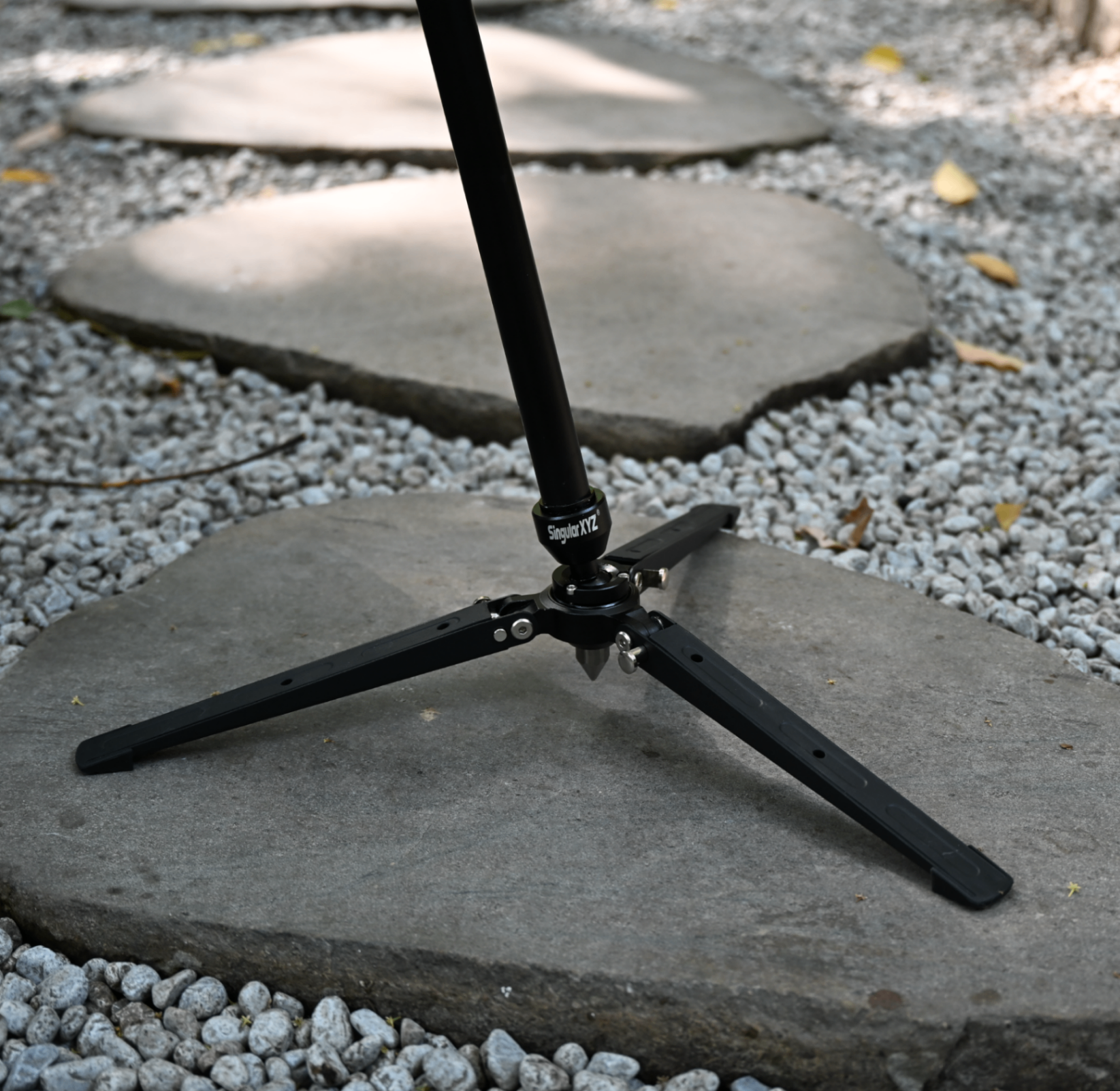 Stabilizzatore a treppiede su pietra con asta RTK
